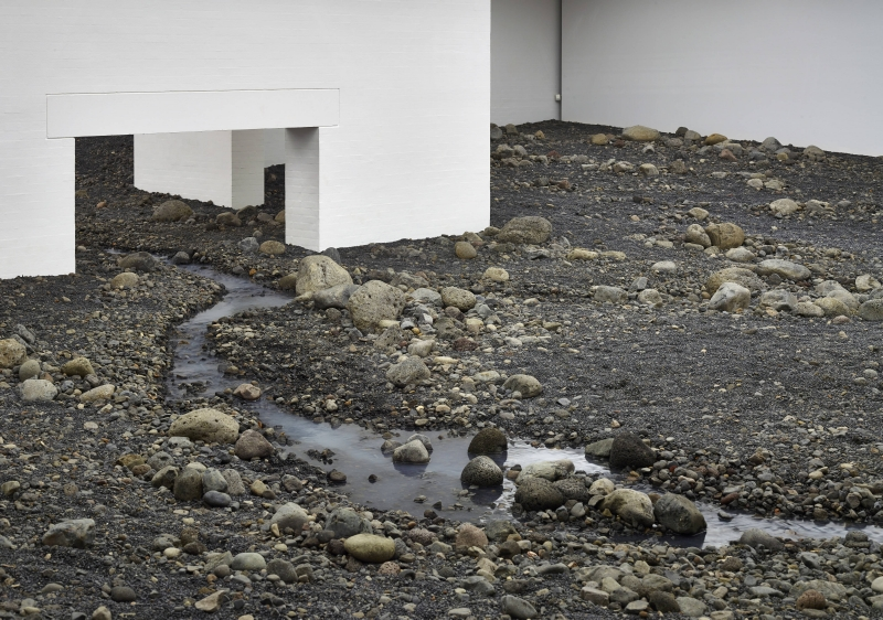 Illustration for article titled See an Entire Muddy River Bed Transplanted Inside an Art Museum